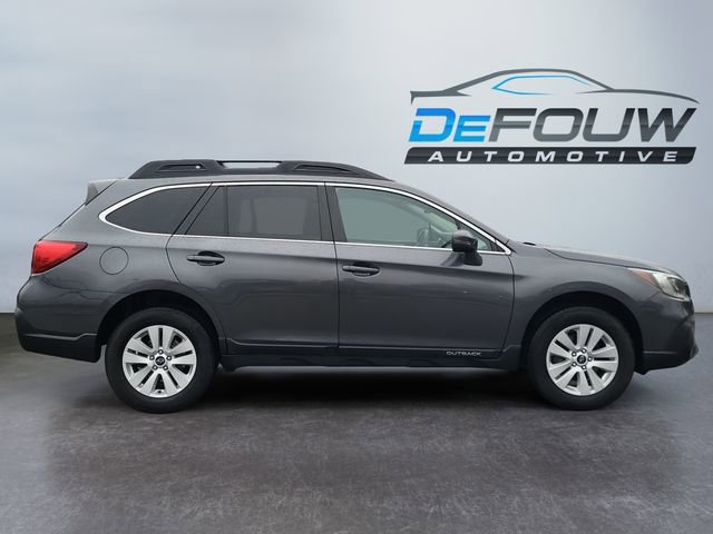 2019 Subaru Outback 2.5i Premium photo 2