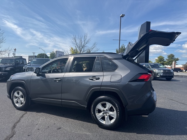2021 Toyota RAV4 XLE photo 9