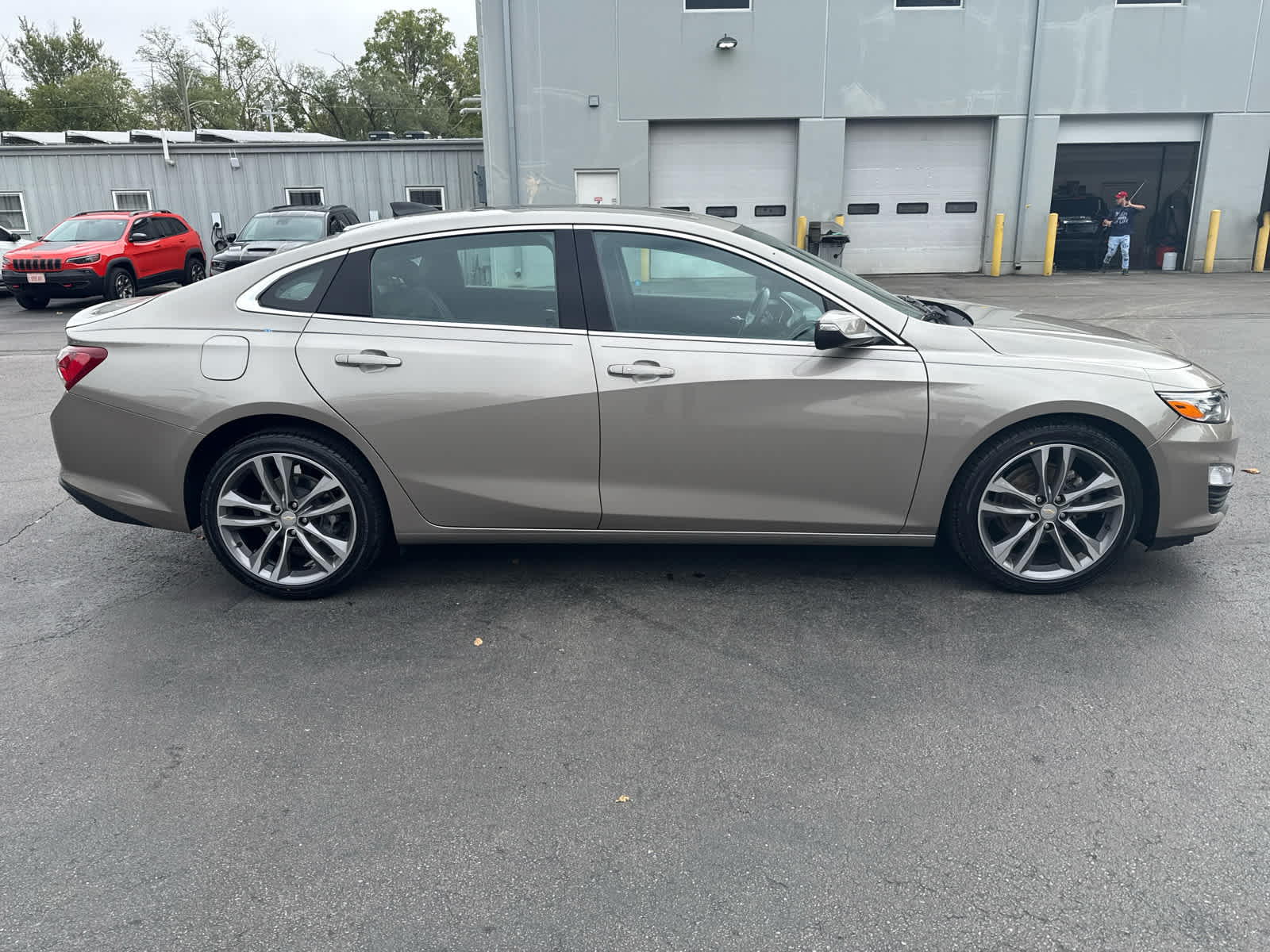 2022 Chevrolet Malibu Premier photo 2