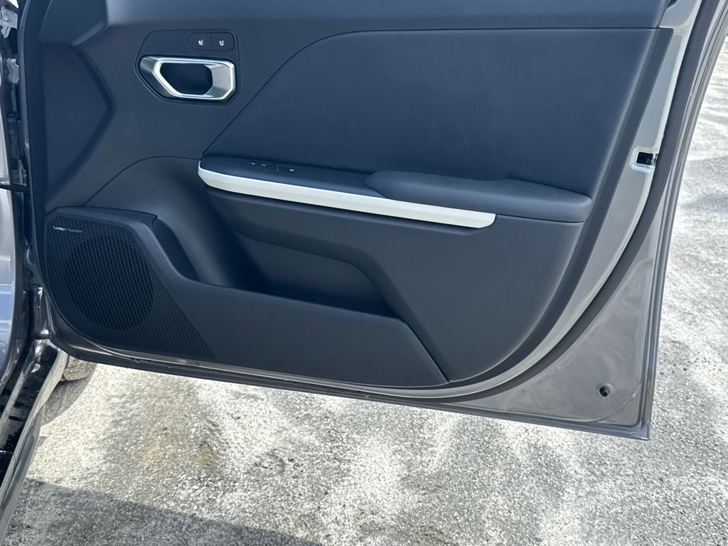 2025 Kia K4 GT-Line photo 13
