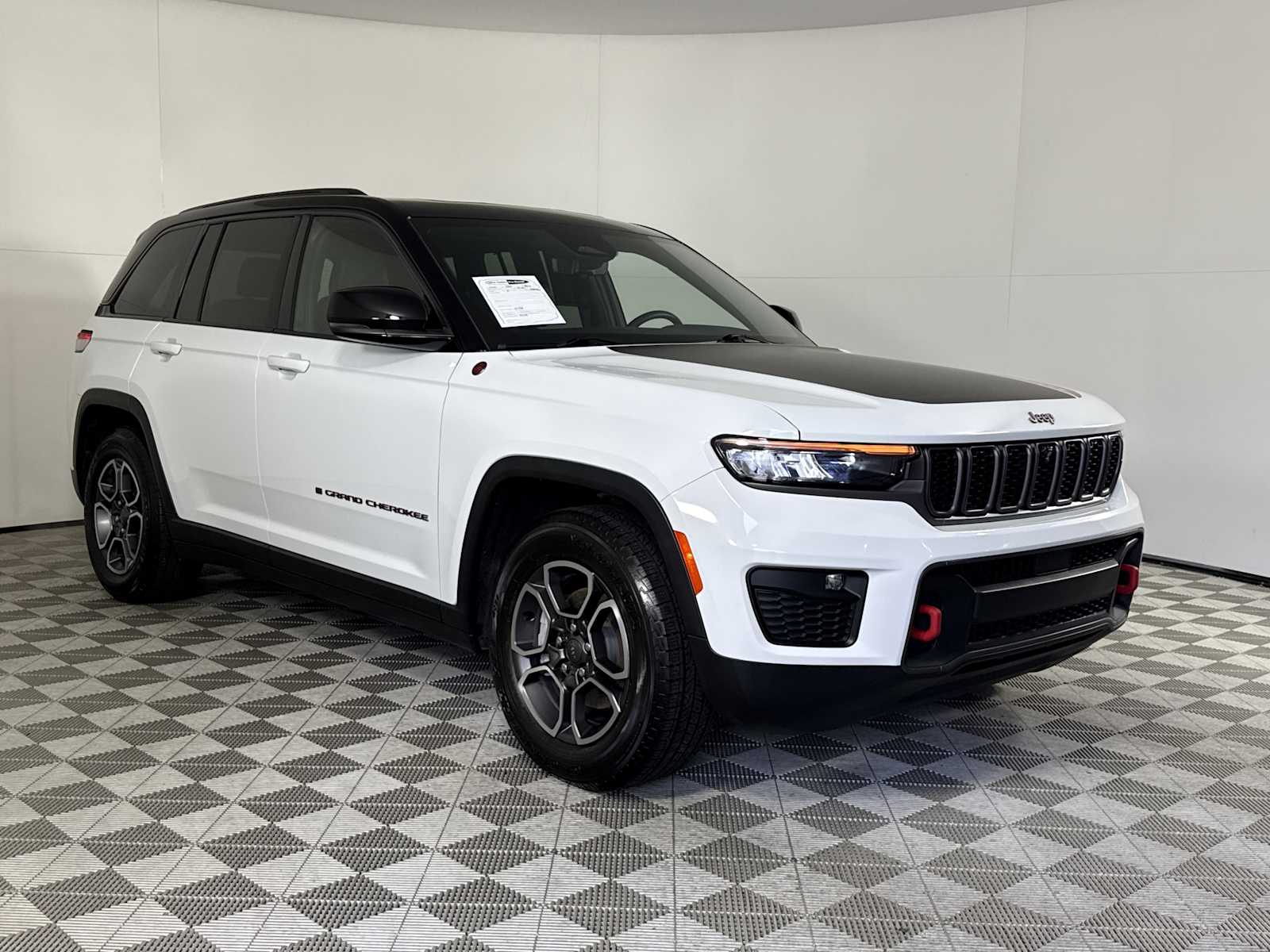 2022 Jeep Grand Cherokee Trailhawk's photo