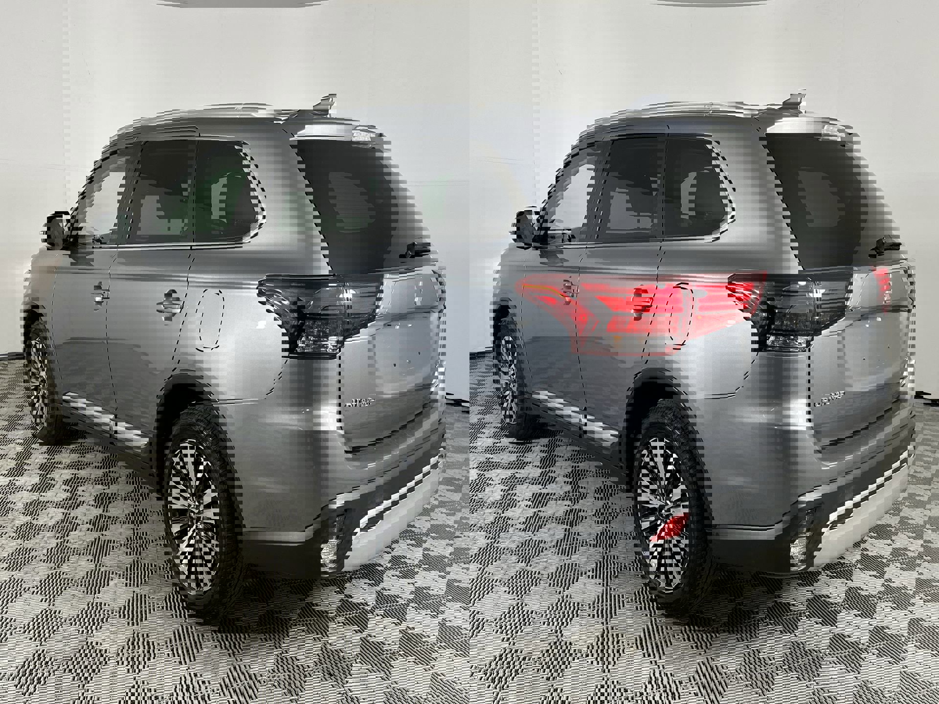 2020 Mitsubishi Outlander SEL photo 6