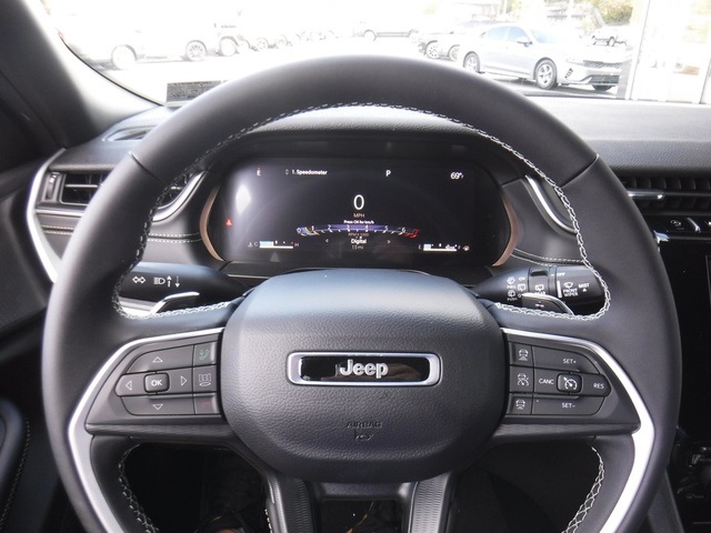 2025 Jeep Grand Cherokee Laredo X photo 22