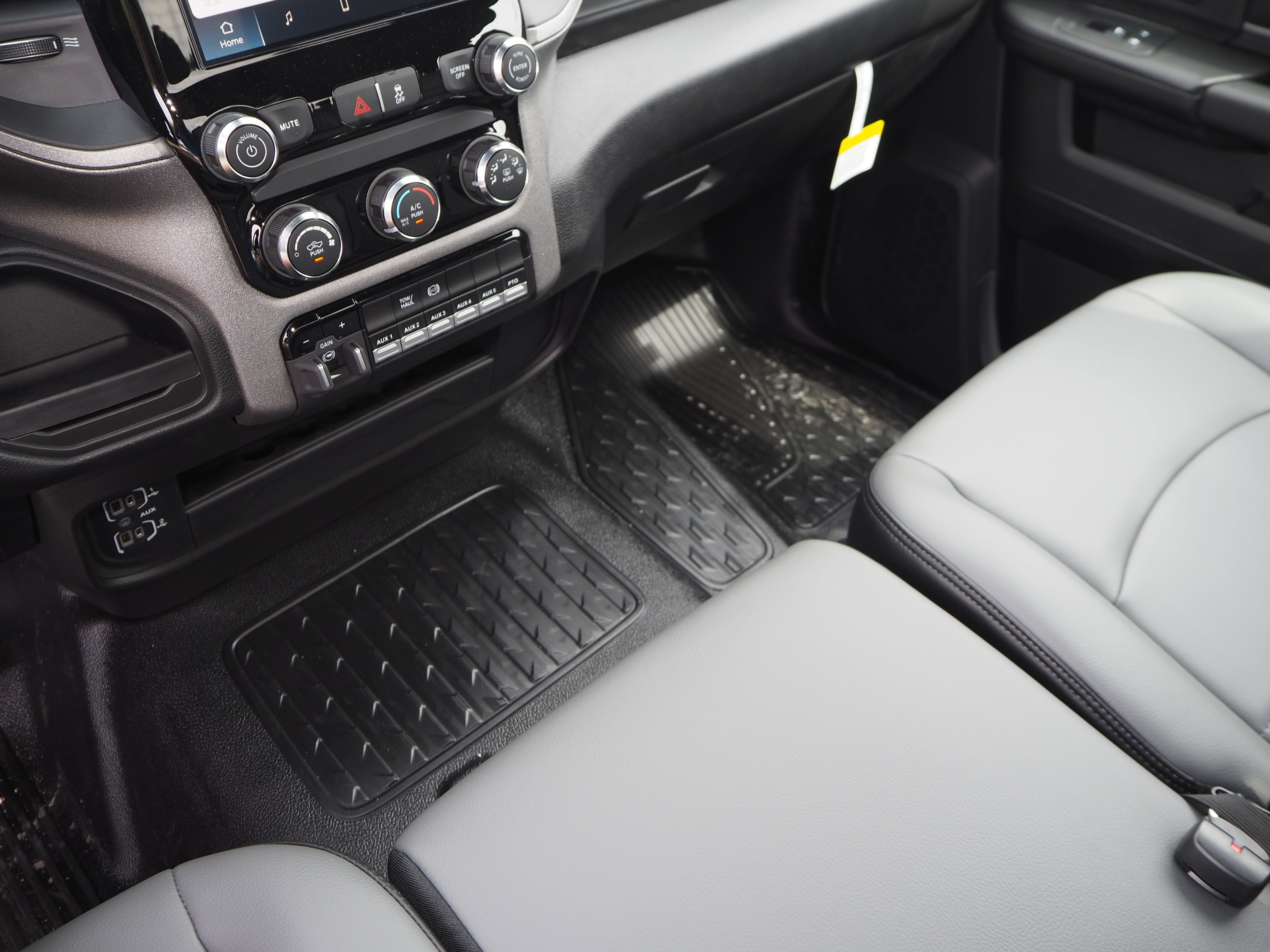 2025 Ram 3500 Tradesman photo 5
