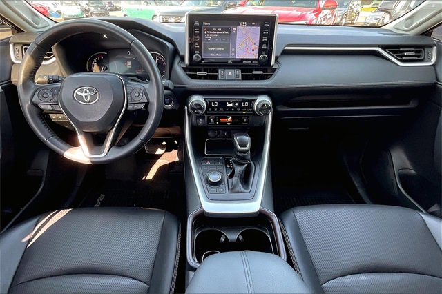 2020 Toyota RAV4 Limited photo 13