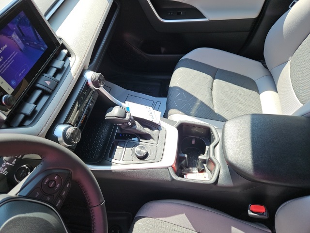 2025 Toyota RAV4 Hybrid XLE photo 27
