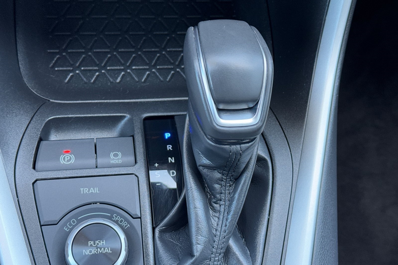2022 Toyota RAV4 Hybrid SE photo 12