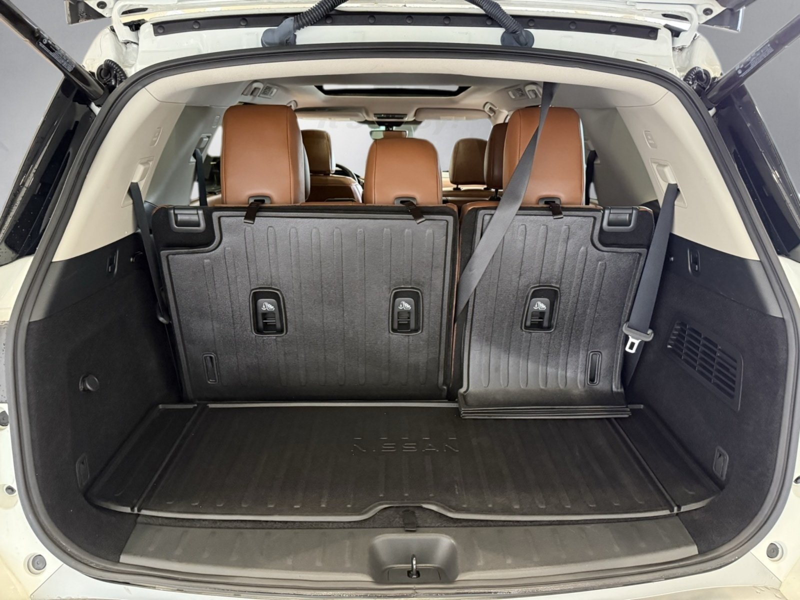 2023 Nissan Pathfinder Platinum photo 34