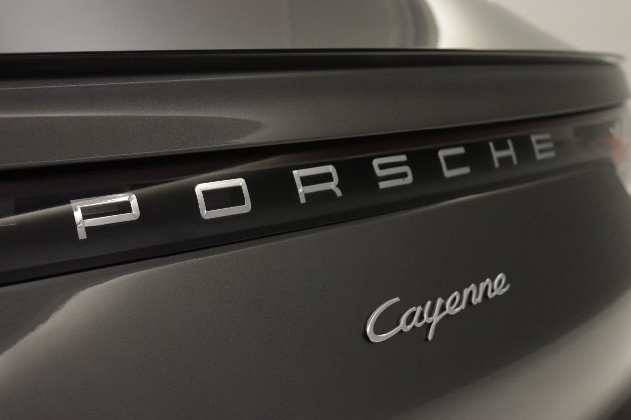 2022 Porsche Cayenne Coupe Base photo 17