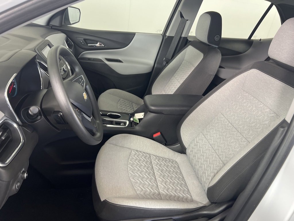 2023 Chevrolet Equinox LS photo 3