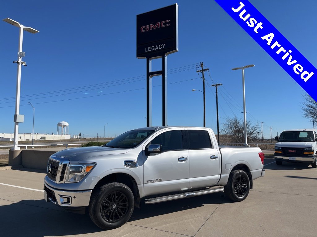 2017 Nissan Titan SL's photo