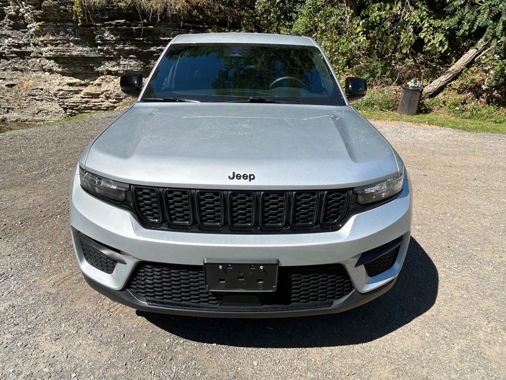 2022 Jeep Grand Cherokee Altitude photo 10