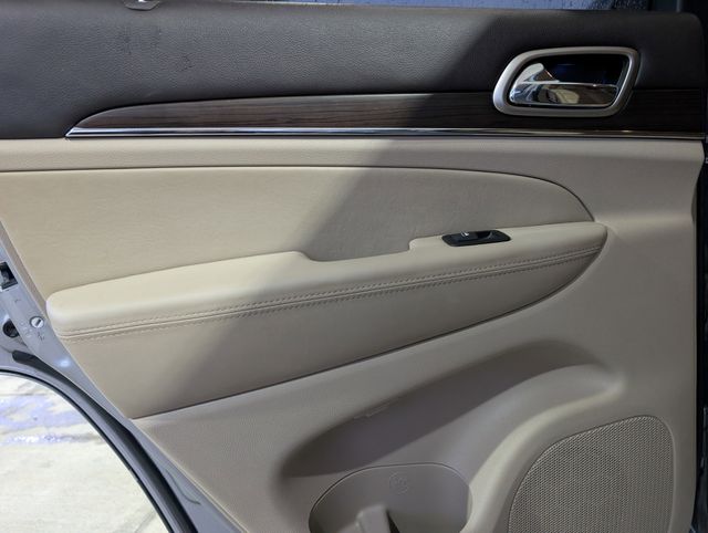 2017 Jeep Grand Cherokee Overland photo 27