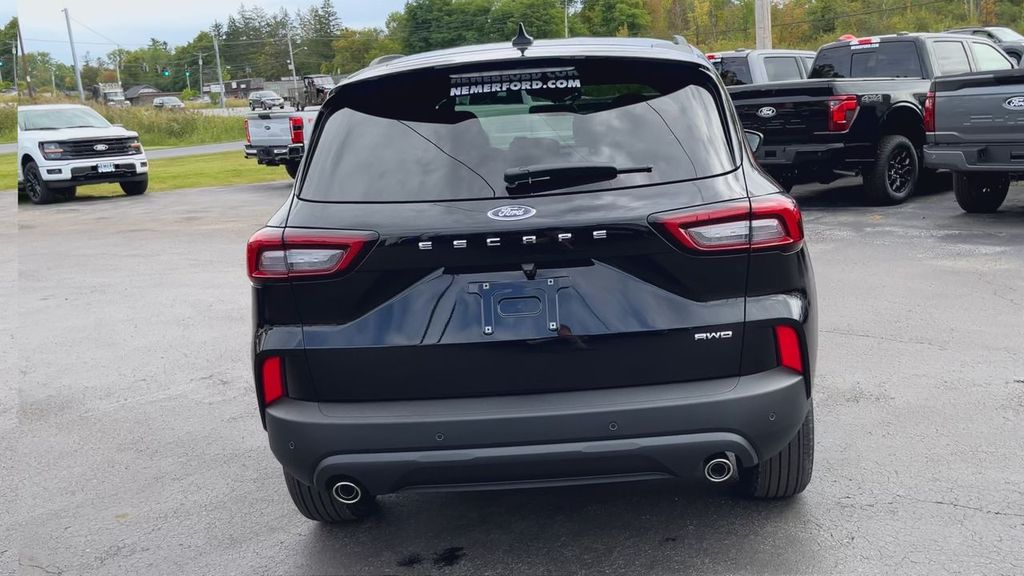 2025 Ford Escape ST-Line photo 2