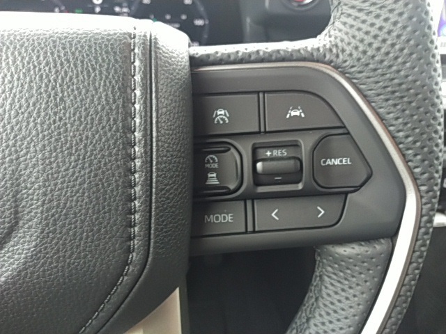 2025 Toyota Tacoma Off-Road TRD photo 6