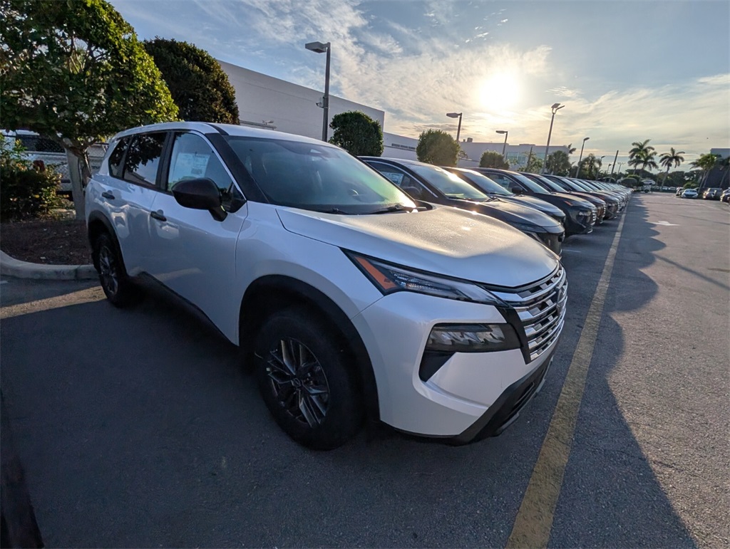 2025 Nissan Rogue S photo 2