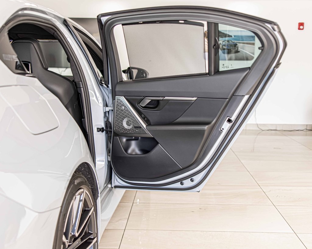 2025 BMW M5 - Image 41