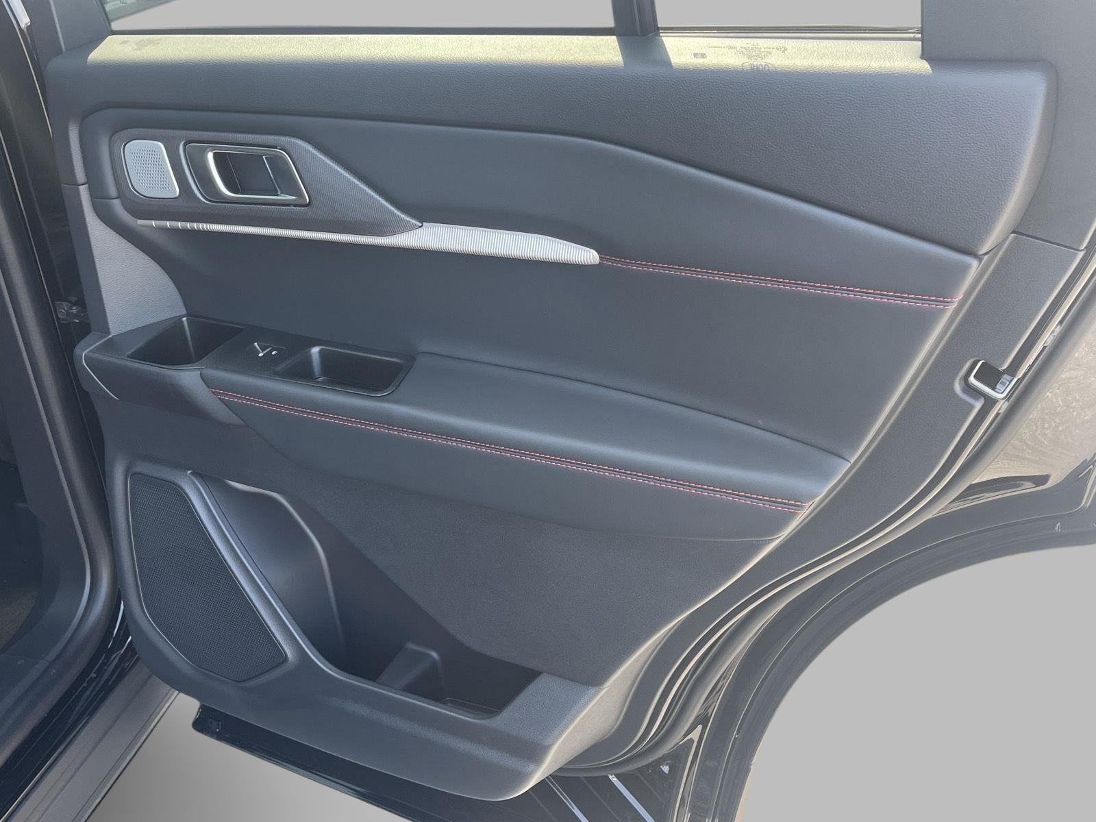 2025 Ford Explorer ST photo 17