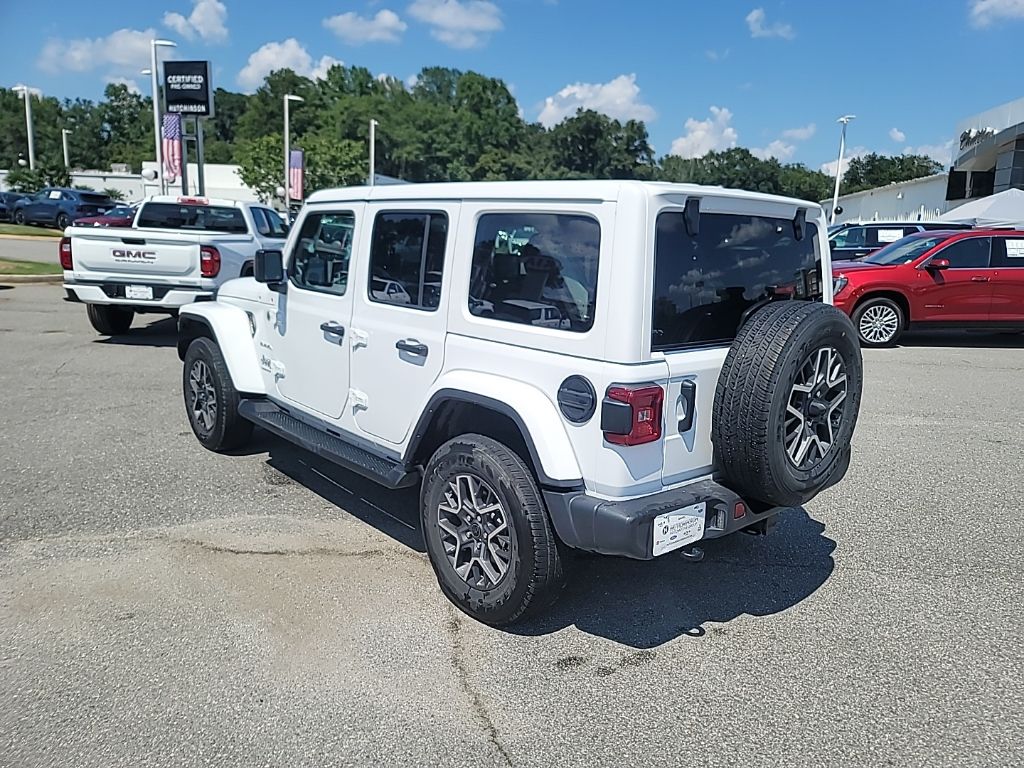 2024 Jeep Wrangler Sahara photo 3