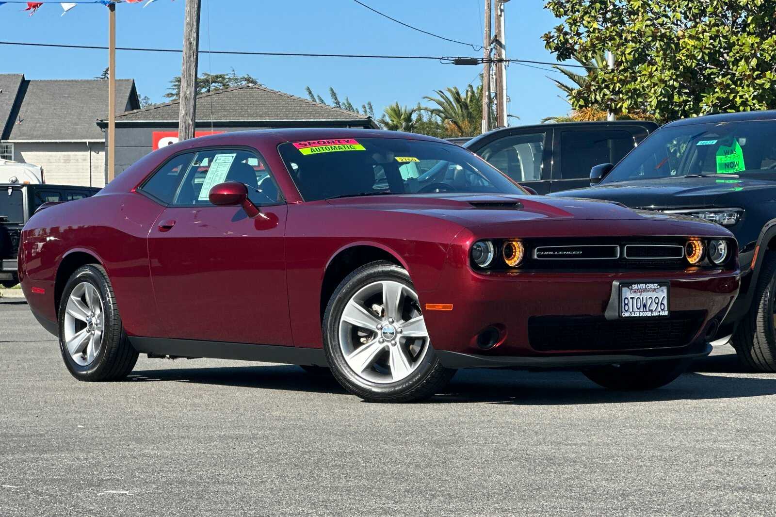 2019 Dodge Challenger SXT photo 2
