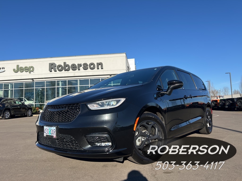 2023 Chrysler Pacifica Hybrid Touring L's photo