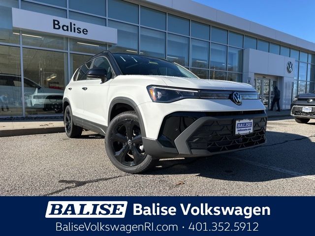 2026 Volkswagen Taos SE Black's photo