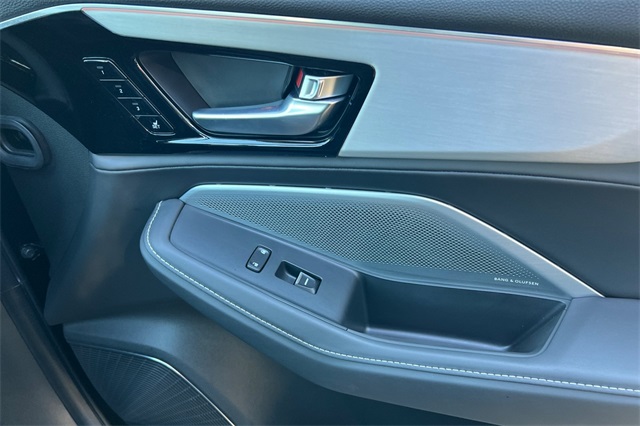 2025 Acura MDX SH-AWD Technology photo 19