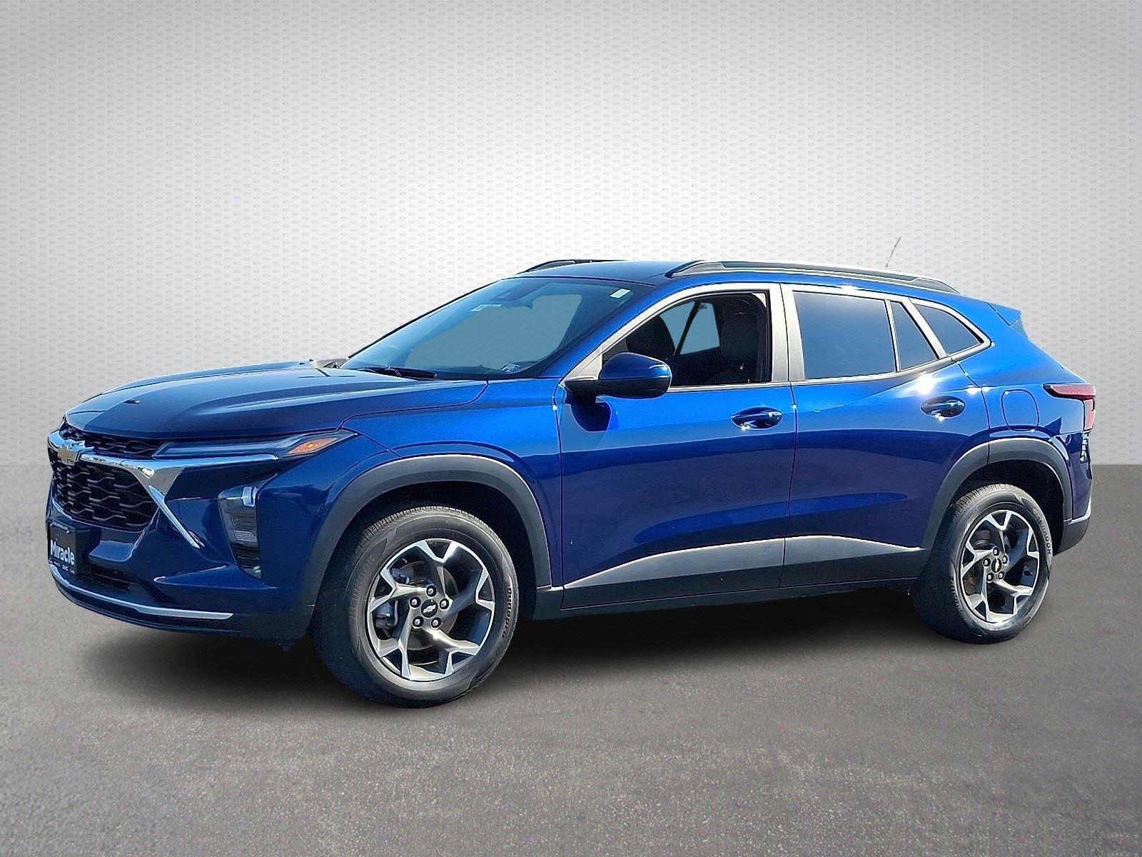 2024 Chevrolet Trax LT photo 2