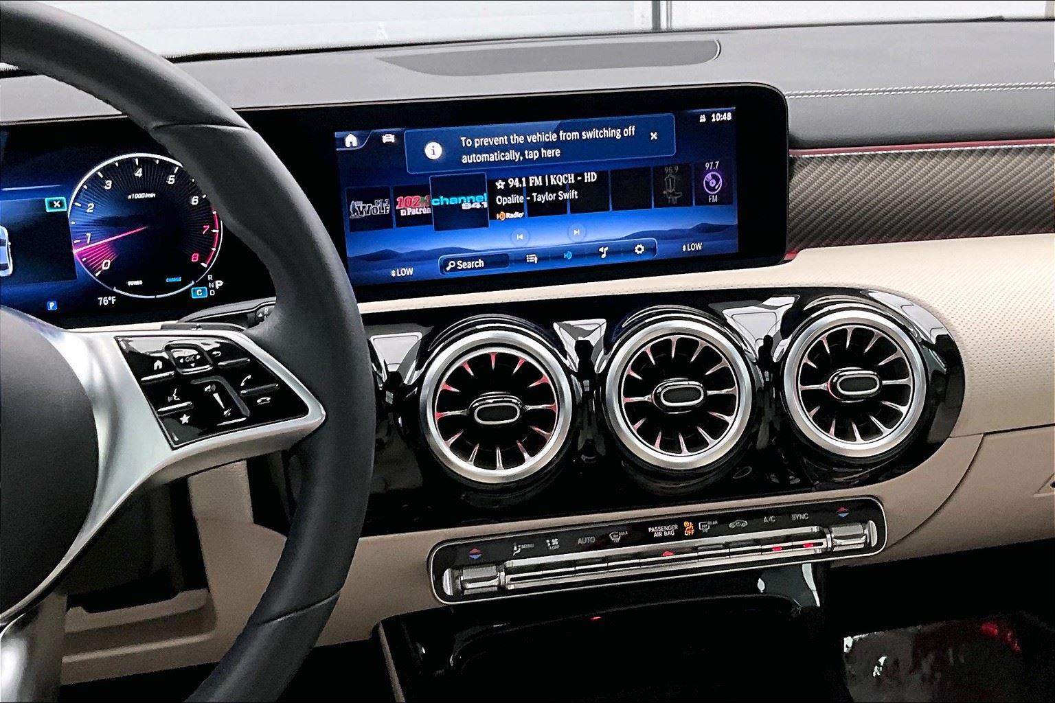 2025 Mercedes Benz CLA 250 4MATIC photo 4