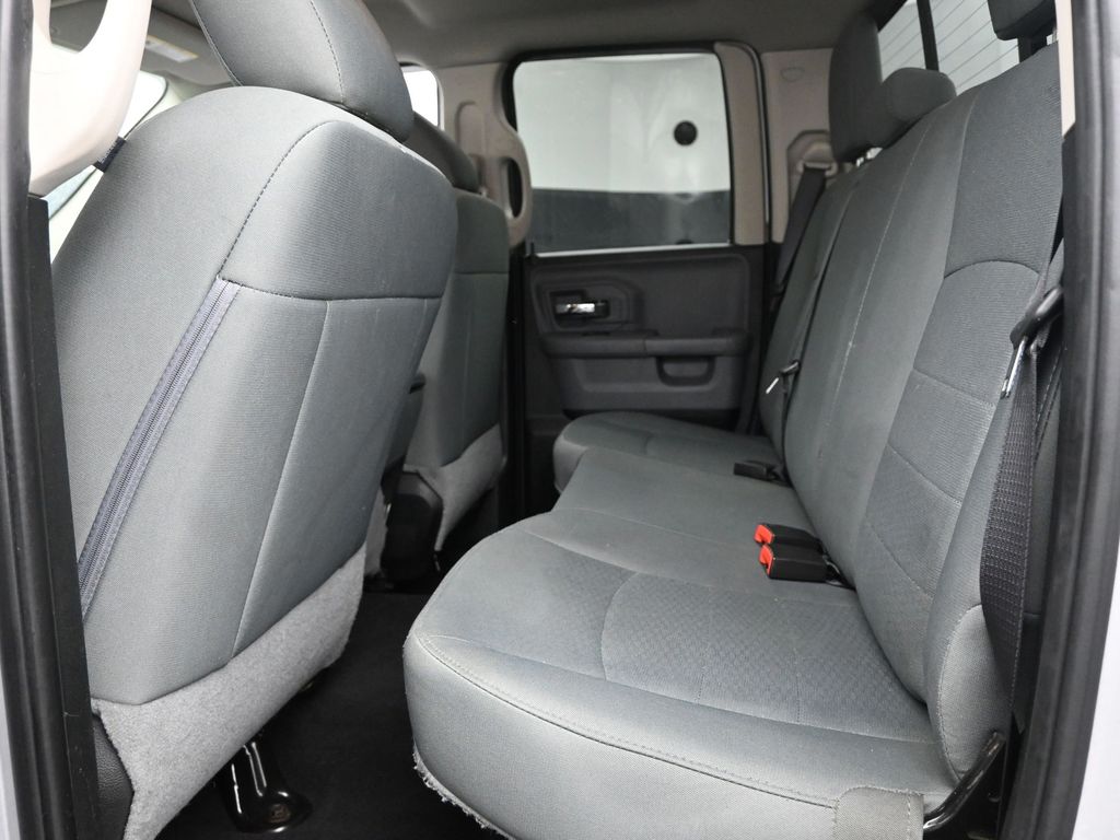 2018 Ram 1500 SLT photo 7