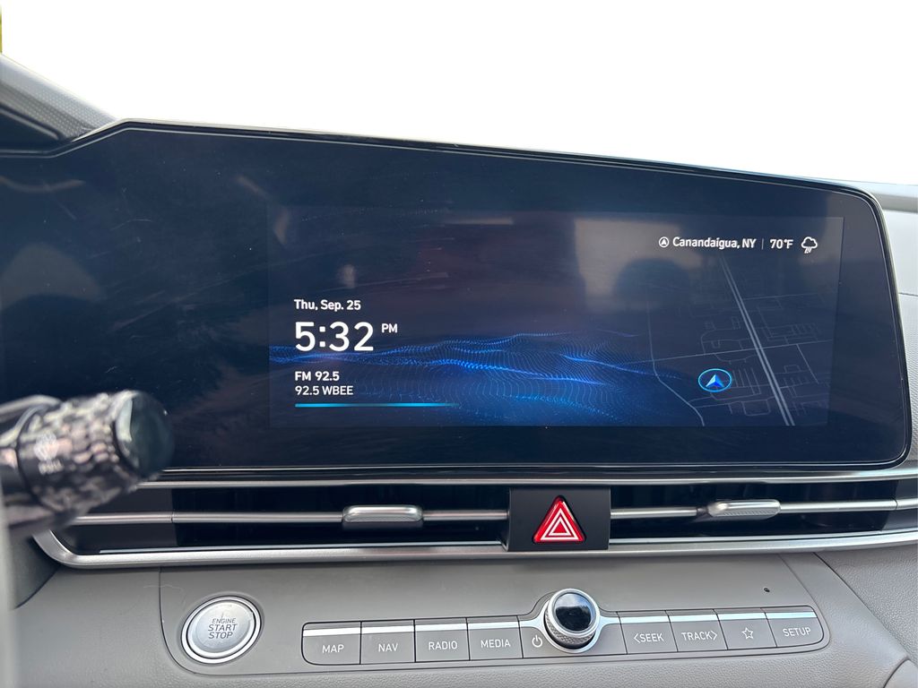 2024 Hyundai Elantra SEL Convenience photo 17