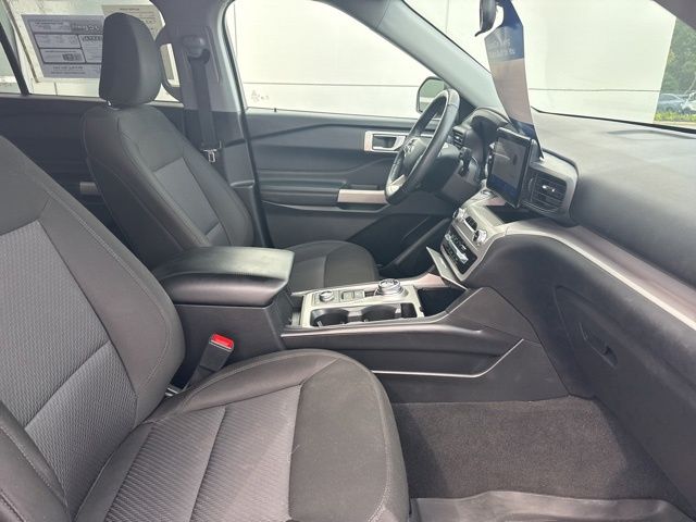 2023 Ford Explorer XLT photo 22