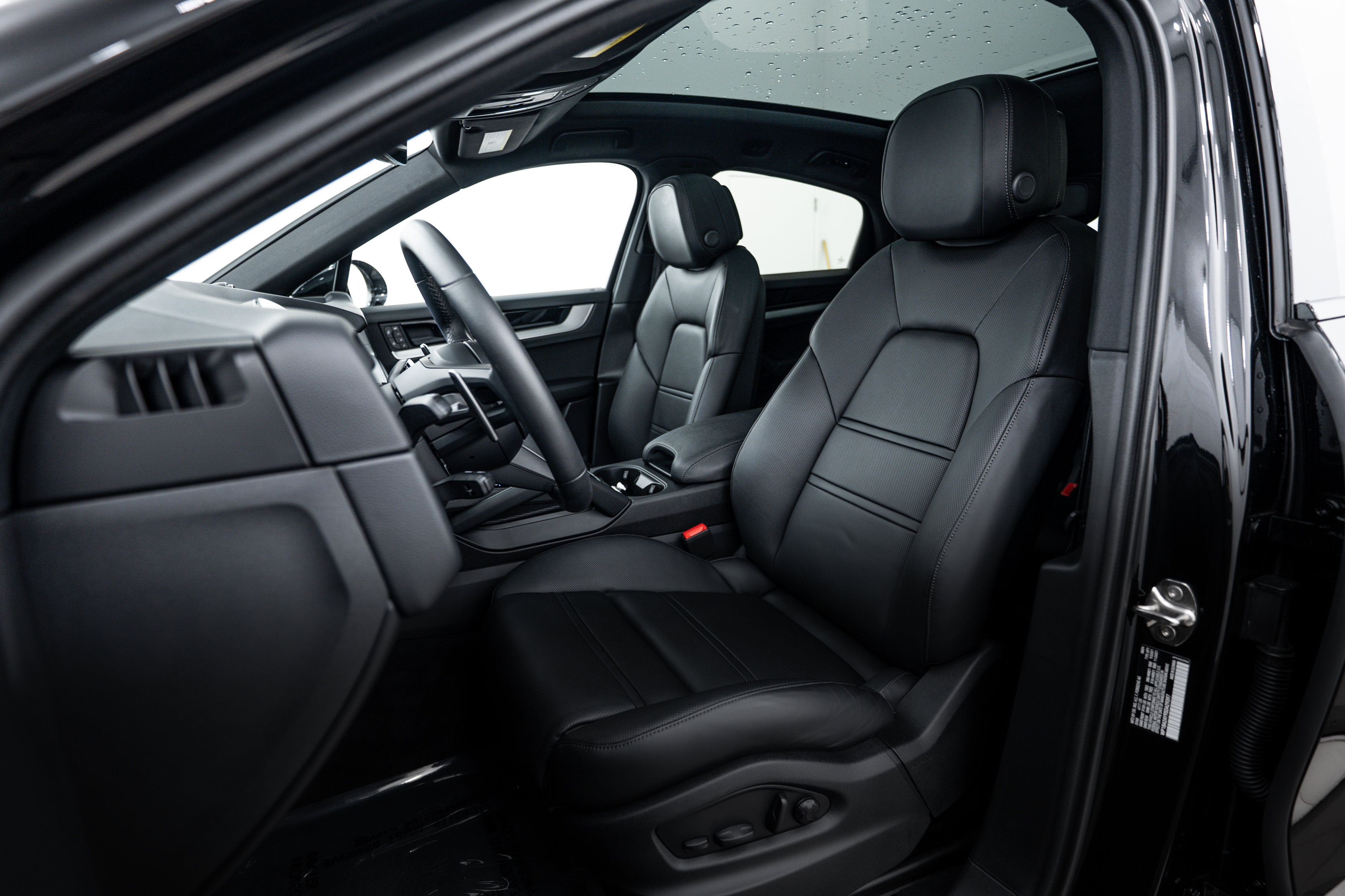 2025 Porsche Cayenne Coupe photo 4
