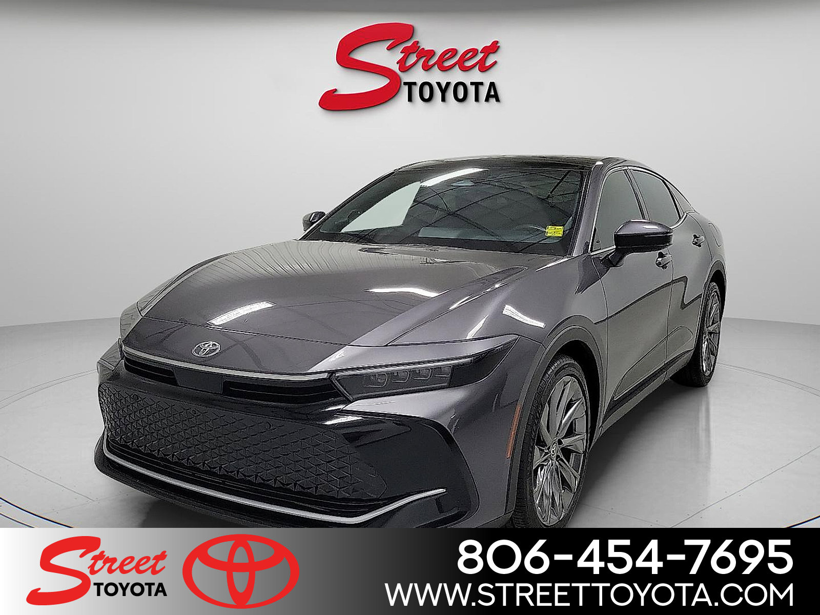 2024 Toyota Crown Limited's photo