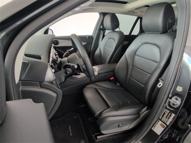2022 Mercedes Benz GLC 300 photo 4