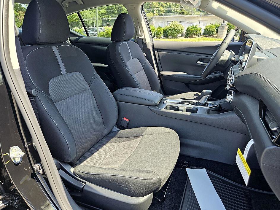 2025 Nissan Sentra SV photo 14
