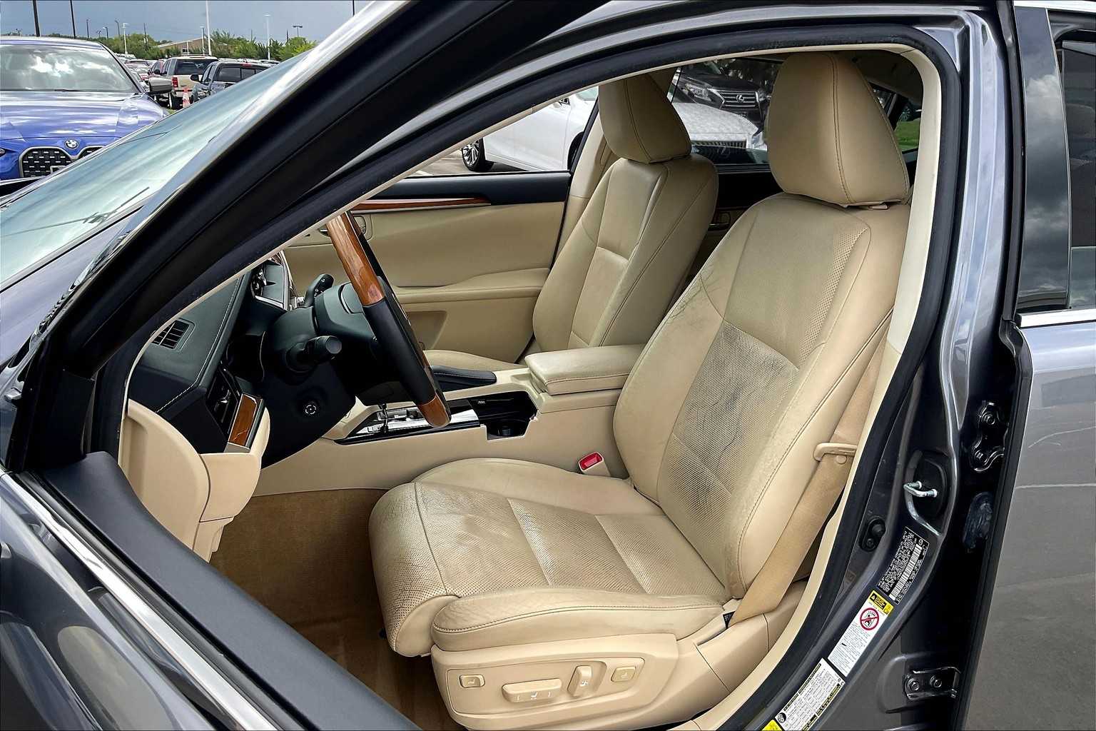 2013 Lexus ES 300h photo 6