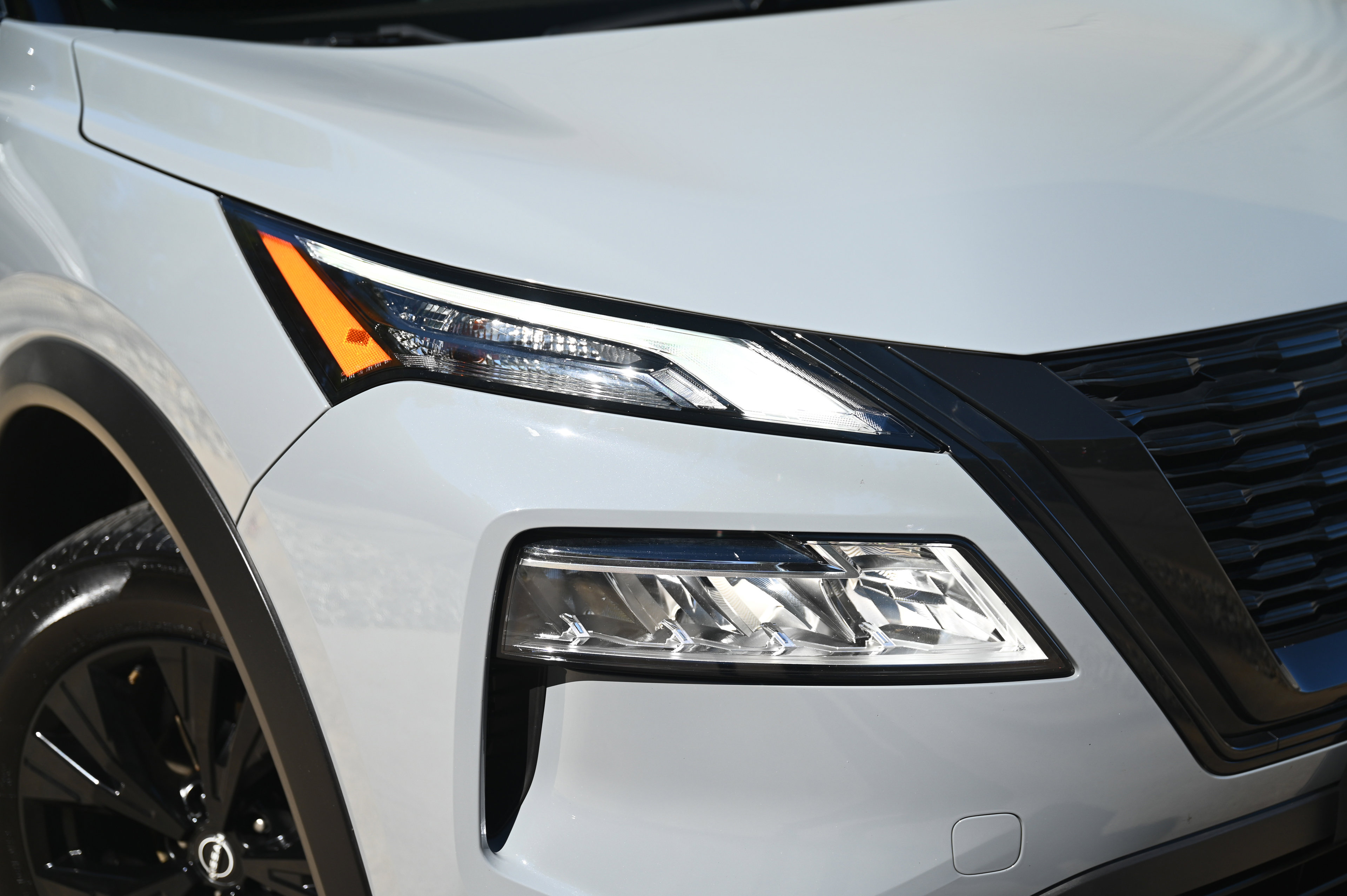 2023 Nissan Rogue SV photo 3