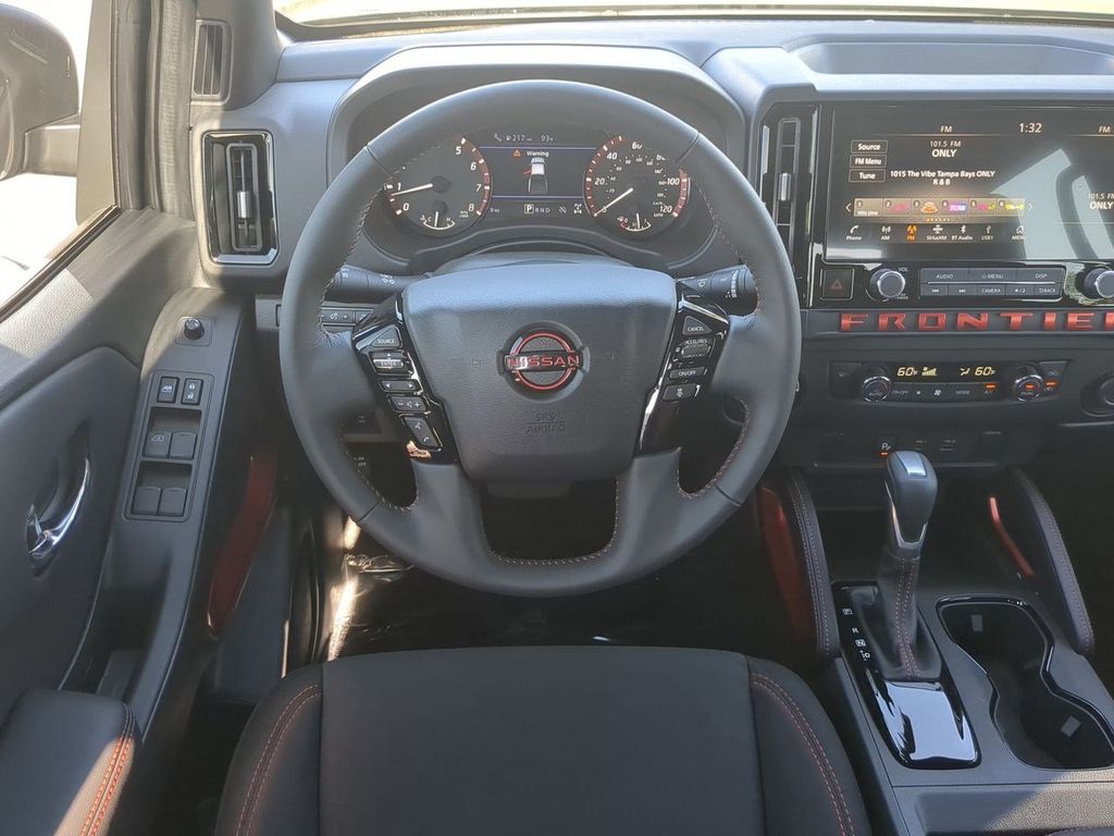 2025 Nissan Frontier PRO-4X photo 14