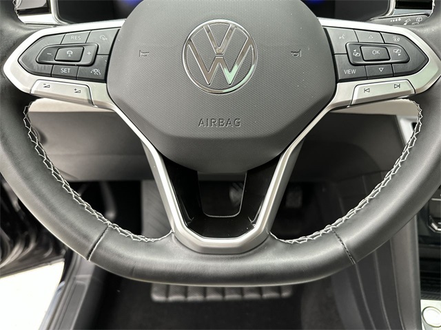 2025 Volkswagen Taos SE photo 4