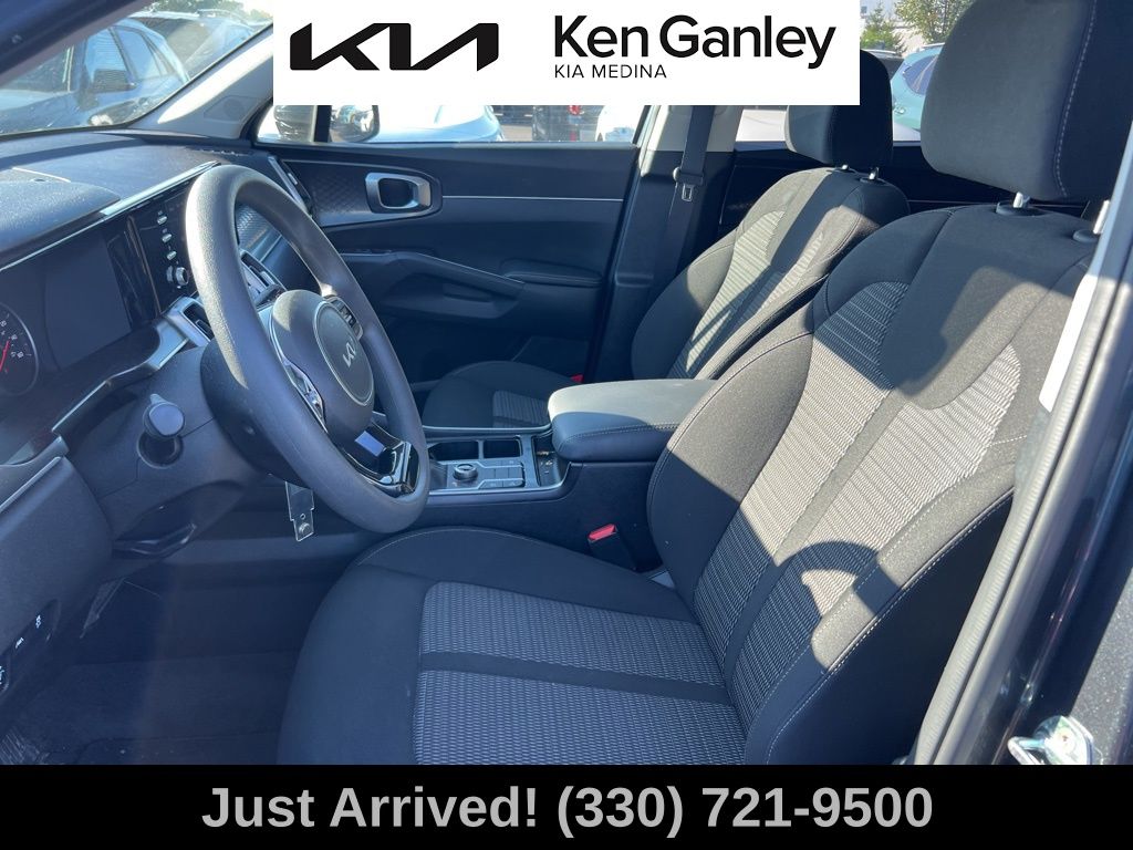 2023 Kia Sorento LX photo 10