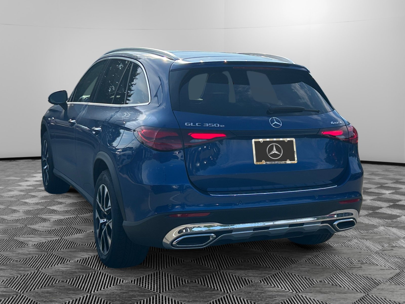 2025 Mercedes Benz GLC 350e 4MATIC photo 3