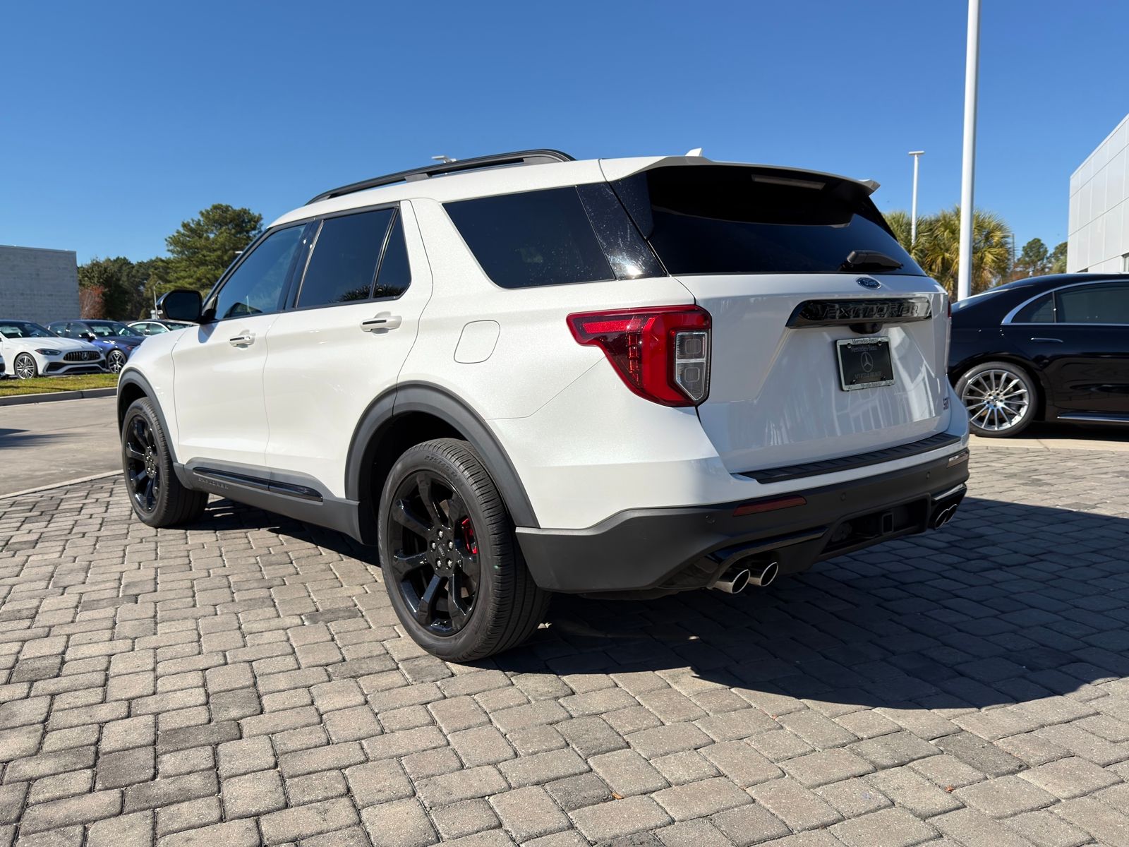 2023 Ford Explorer ST photo 4