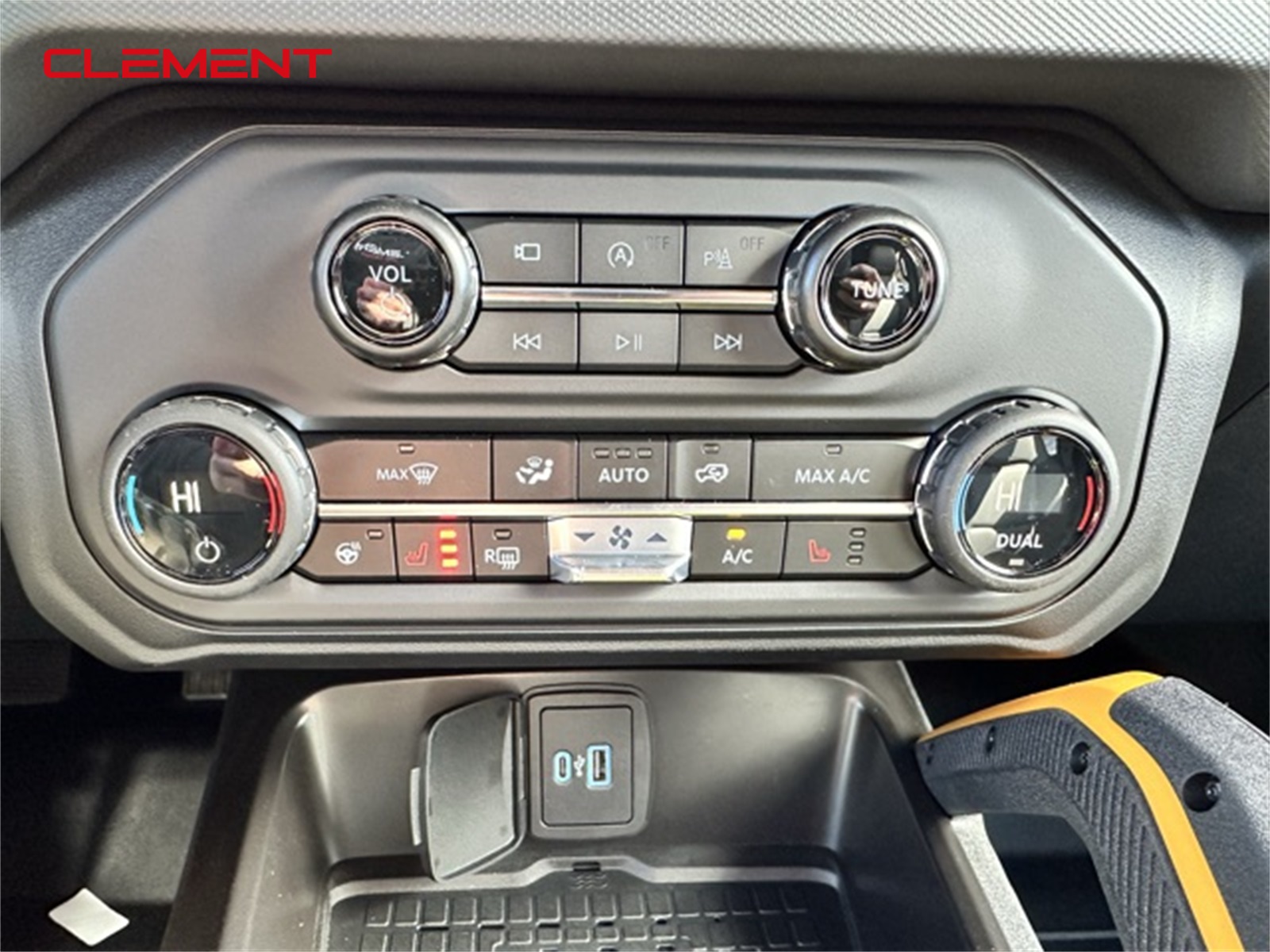 2024 Ford Bronco Badlands photo 25