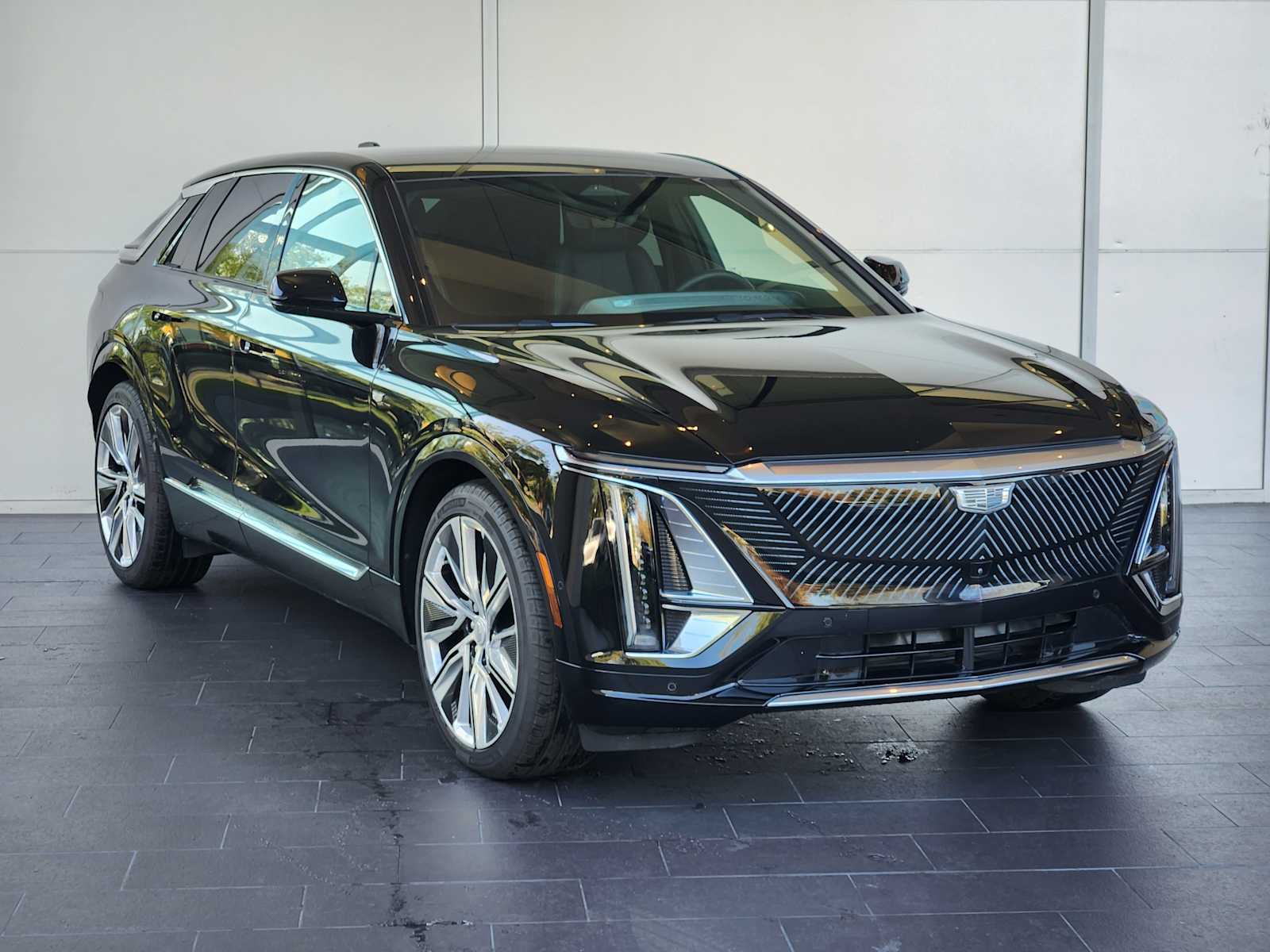 2024 Cadillac Lyriq Luxury photo 3