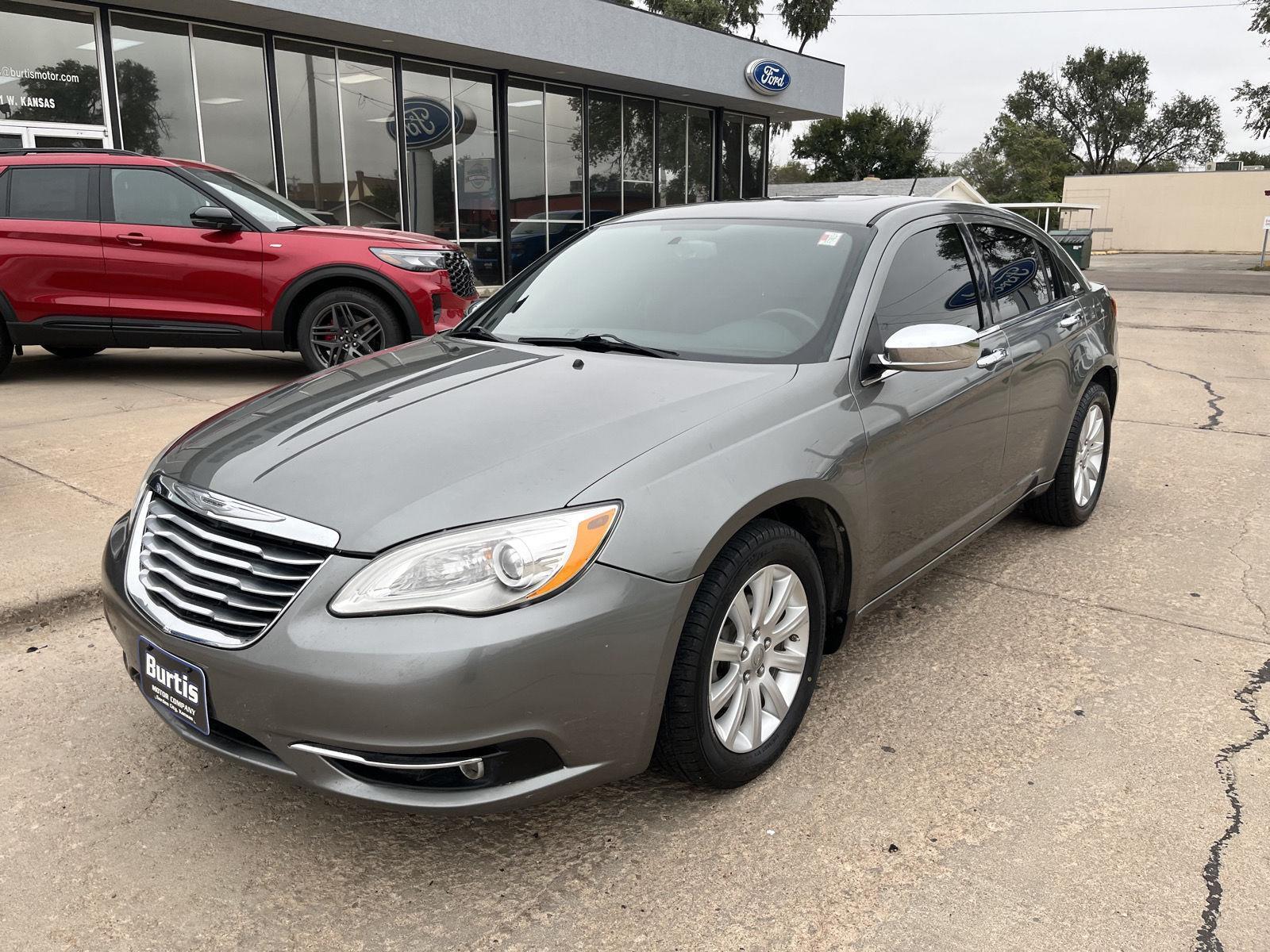 Used 2013 Chrysler 200 Limited with VIN 1C3CCBCG4DN743833 for sale in Garden City, KS