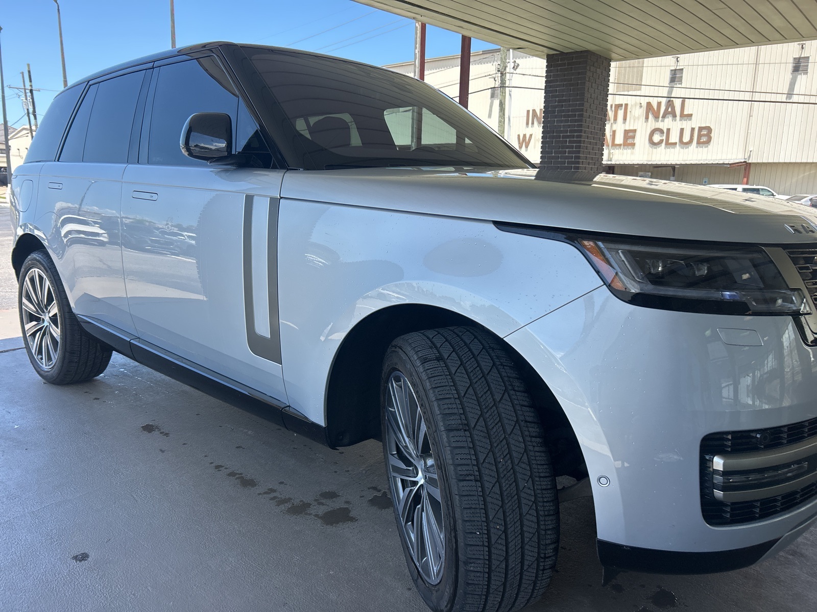 2023 Land Rover Range Rover SE photo 7