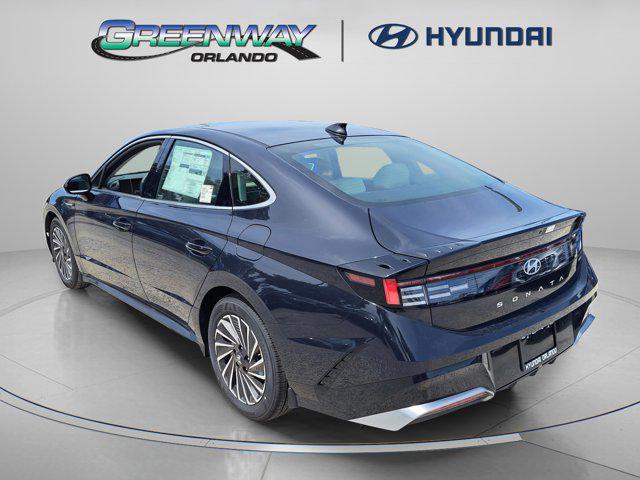 2025 Hyundai Sonata Hybrid SEL photo 2