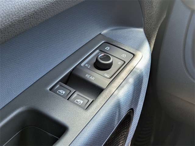 2025 Volkswagen ID. Buzz Pro Plus photo 23