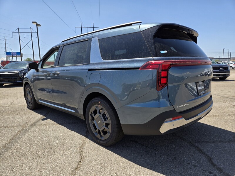 2026 Kia Carnival SX photo 4